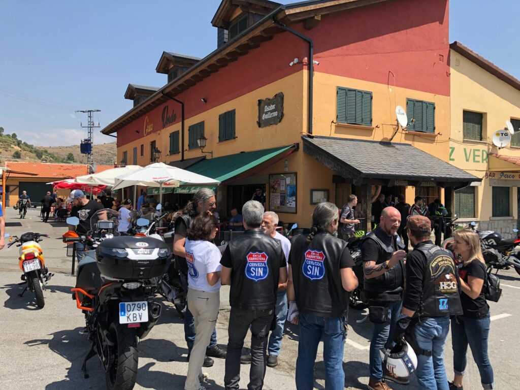 Miembos del HOG (Harley Owners Group) en la gira En la carretera cerveza SIN #ECCervezaSINGira19